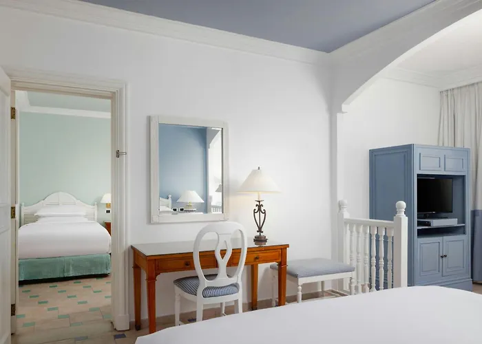 Sheraton Hotel, Resort, & 4*